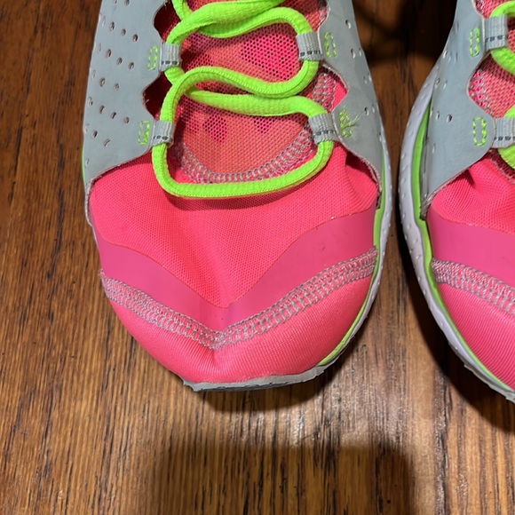 Under Armour Women’s shoes aside 10 - Picture 2 of 10
